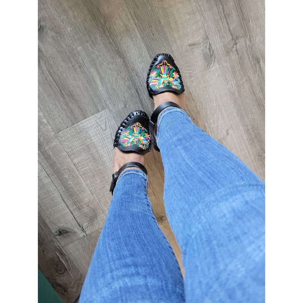 Sandals - Picture 3 of 4